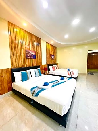 Kinjo park resort deluxe 1 double bed pool view in Nakhon Si Thammarat, Thailand