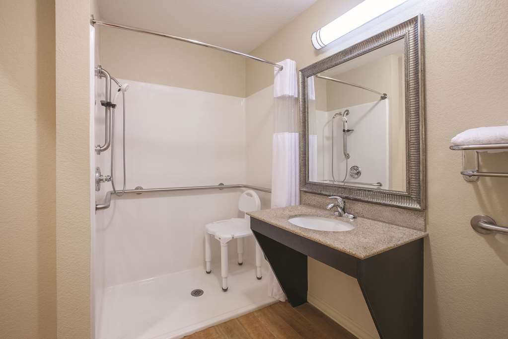 La Quinta Inn & Suites by Wyndham Garland Harbor Point - photo 20