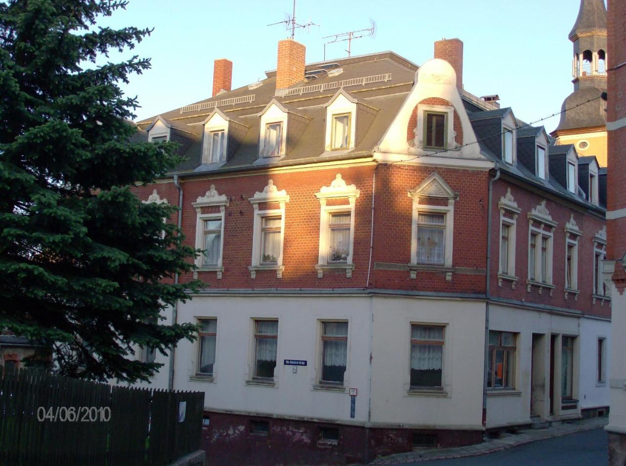 Privatzimmer — hotel in Burgau