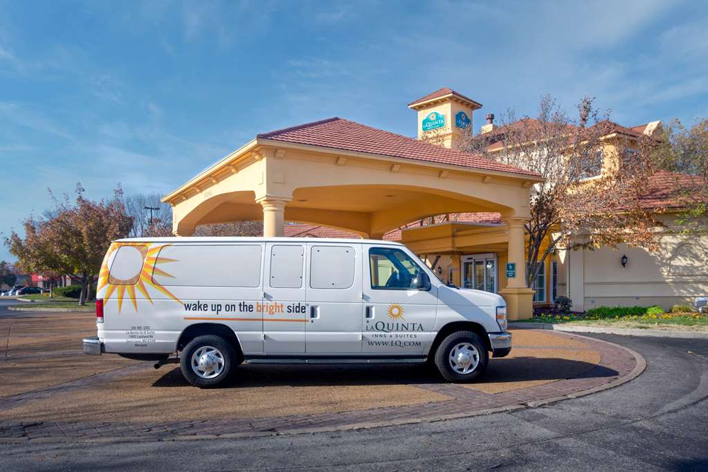 La Quinta Inn & Suites by Wyndham St. Louis Westport - photo 57