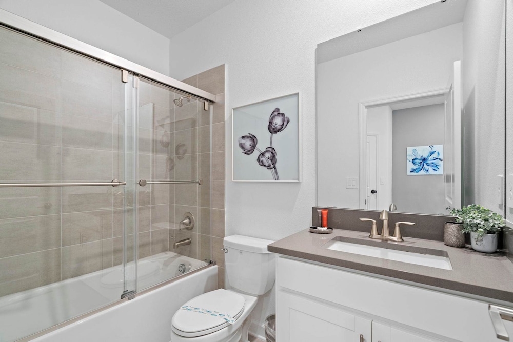Chic Spacious 5BR Retreat Near Disney - photo 38