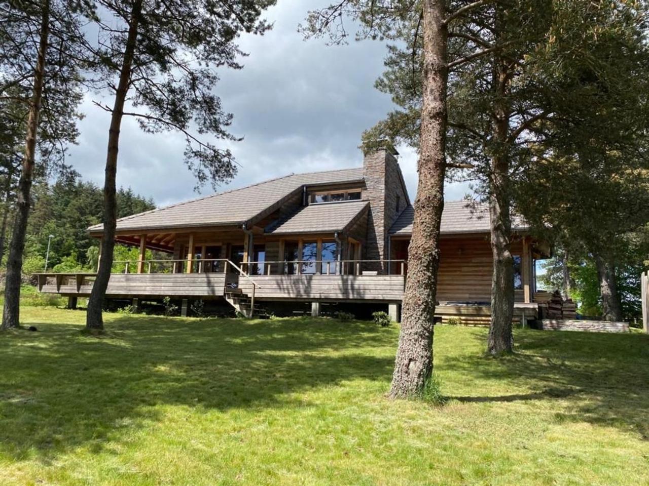 Luxe Et Detente : Lodge Avec SPA Privatif Et Acces Piscine Golf Et Aire de Jeux. Fr 1 582 39 — 4-Star Luxury Hotel in Le Chambon-Sur-Lignon, France