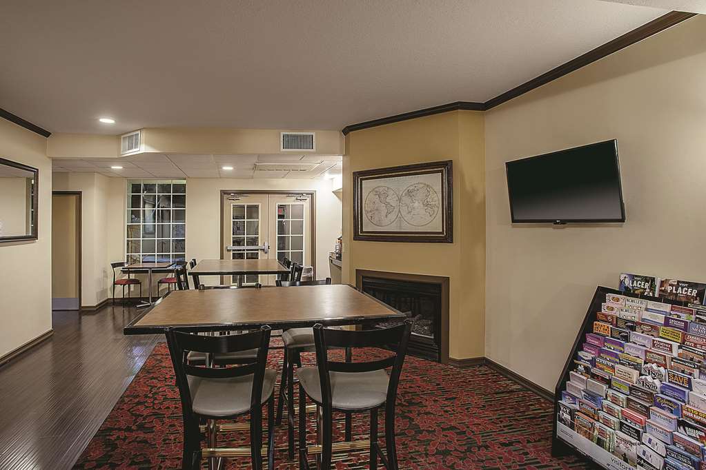 La Quinta Inn & Suites by Wyndham Davis - photo 21
