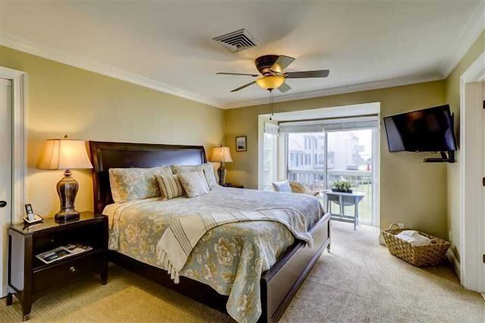 714 Schooner Court at the Sea Pines Resort - photo 5