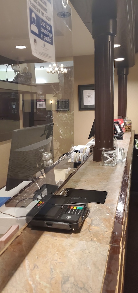 The Lakefront Anchorage - photo 3