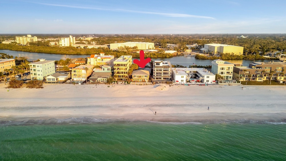 Stones Throw Beachfront Luxury Suites - photo 79