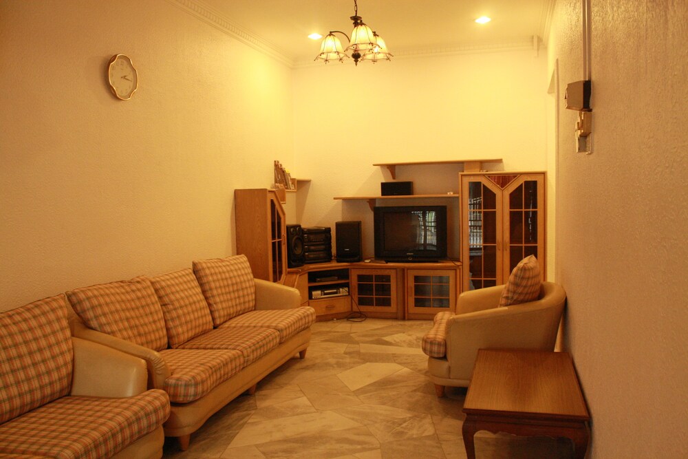 32 First Island - last minute hotel in George Town