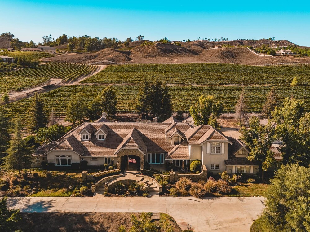 La Barrique by AvantStay Sleeps 22 14 Acre Estate Secluded in Wine Country - photo 37