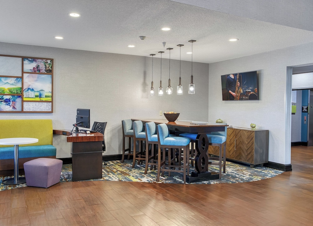 Hampton Inn Elkhart IN - photo 4