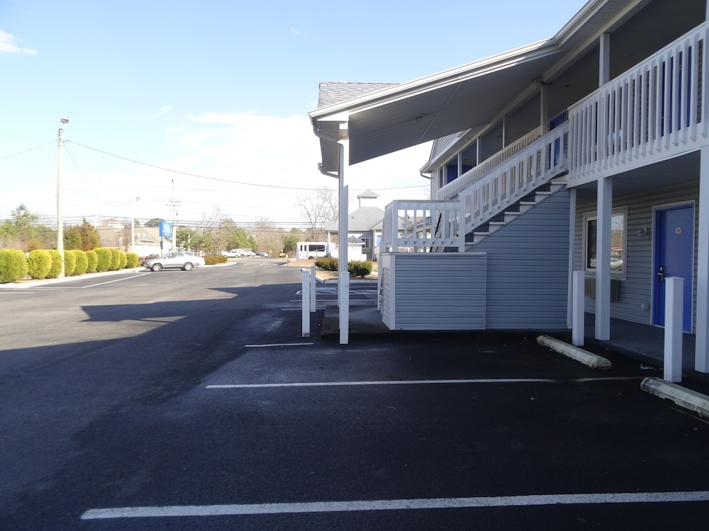 Village Inn and Suites - photo 31