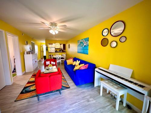 Stylish 2BR Condo Near Beach Large Pool & Patio Pet Friendly — 4-Star Luxury Hotel in Rehoboth Beach, United States