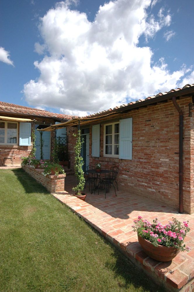 Casa Vacanze Bed and Breakfast Poggio Al Vento Toscana — 4-Star Luxury Hotel in Foiano Della Chiana, Italy
