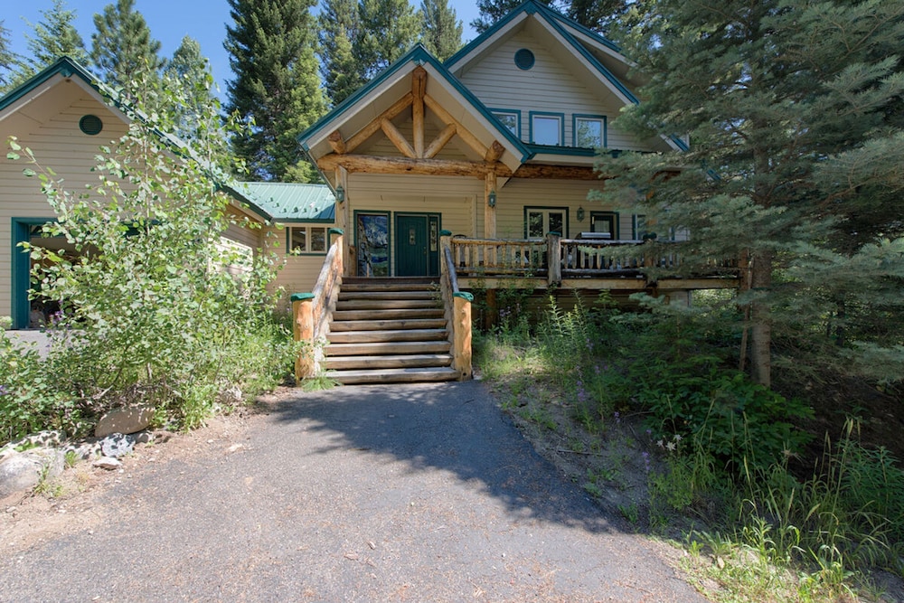 Sharlie’s Nest by Casago McCall Donerightmanagement in Mccall, United States