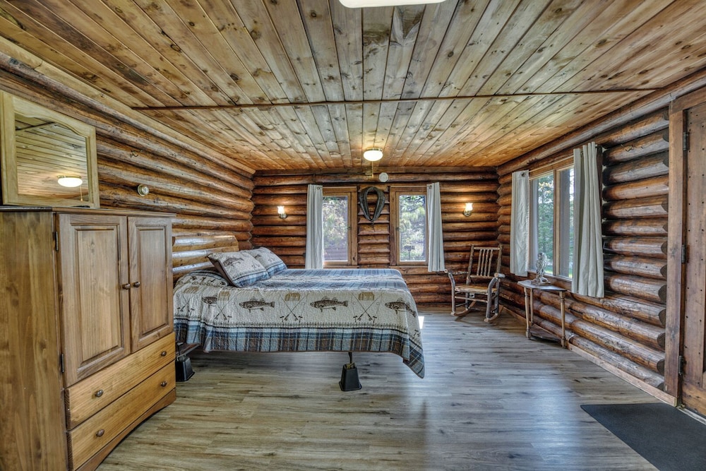 Edgewater Resort - carbon neutral hotel in Iron Mountain