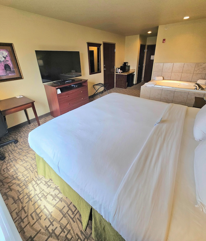 Cobblestone Inn & Suites Clintonville - photo 17