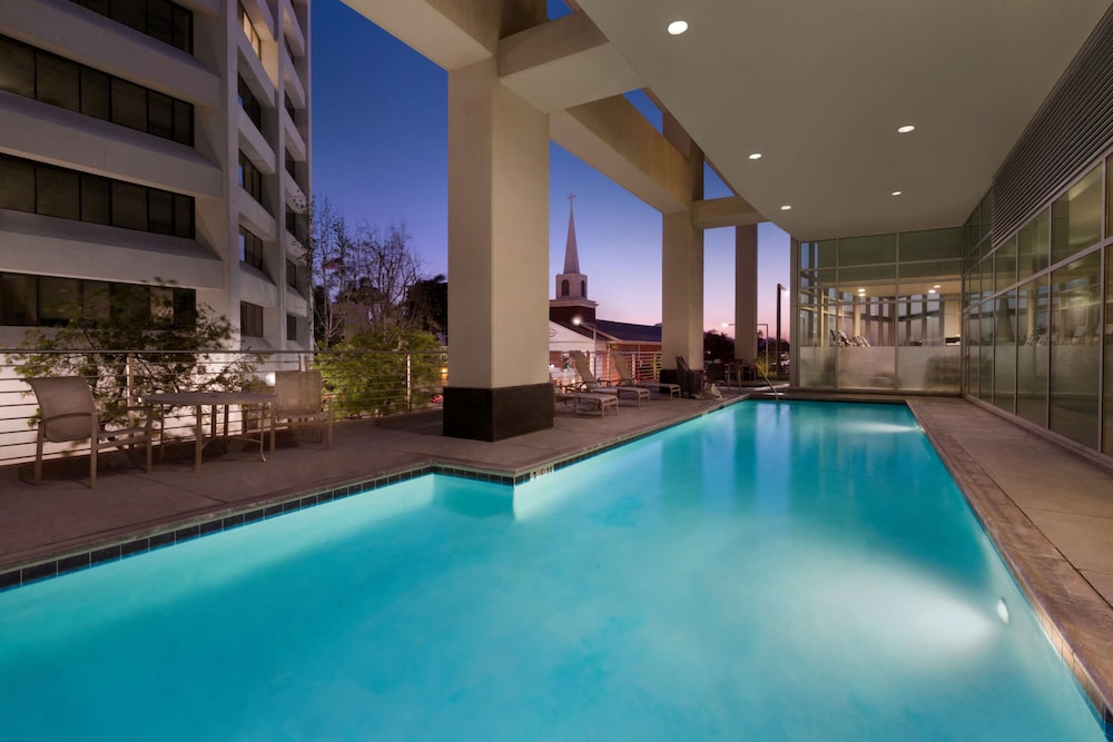 Embassy Suites Los Angeles Glendale - photo 25