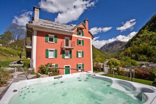 Casa Rossa — 4-Star Luxury Hotel in Gordola, Switzerland