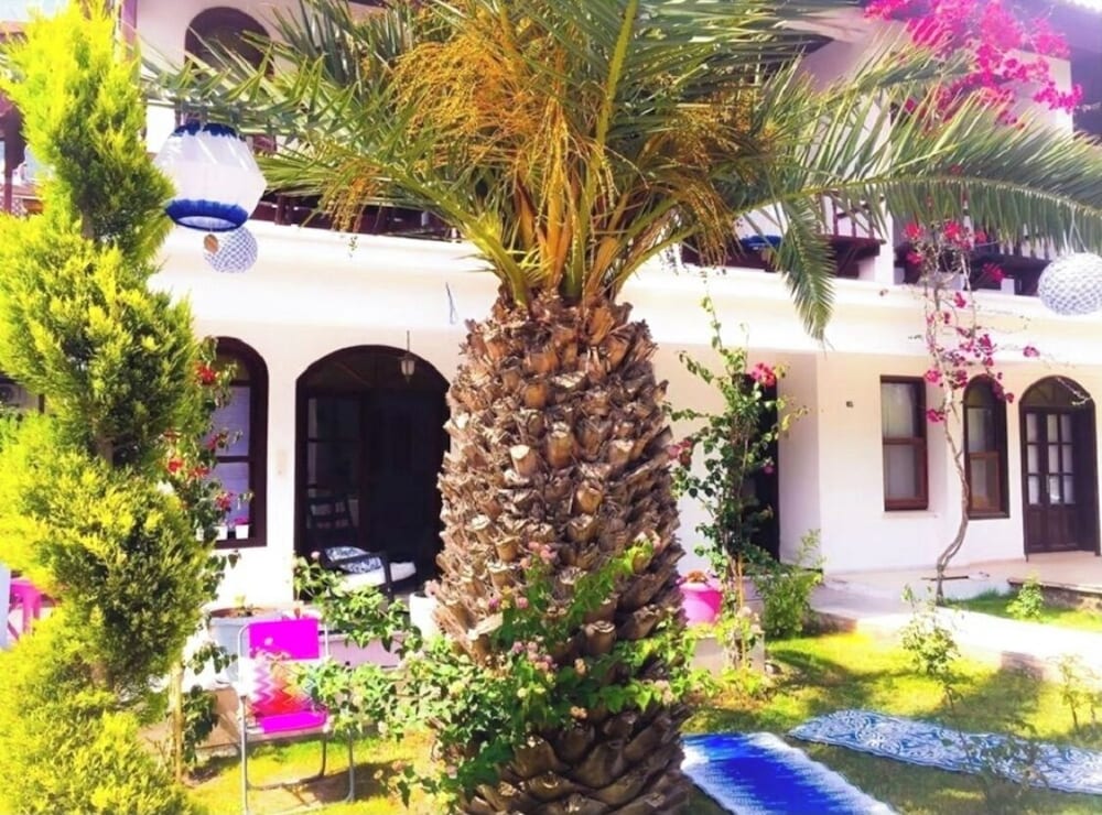 Kiraz Cicegi Butik Akyaka in Ula, Turkey