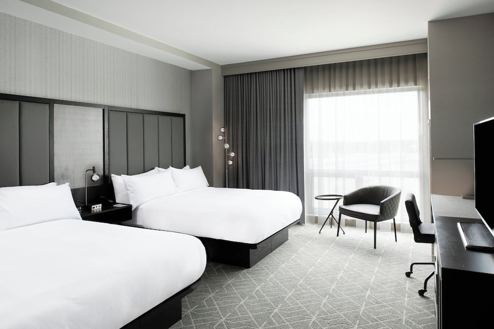 Renaissance by Marriott Boston Patriot Place Hotel - photo 11