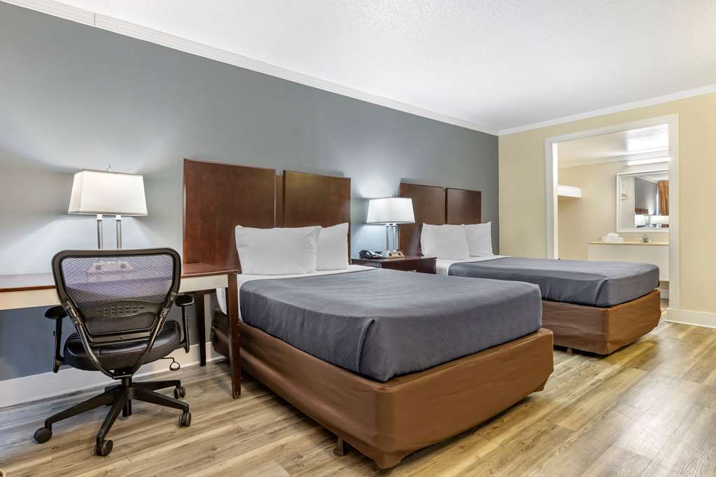 Econo Lodge Conway Central - photo 9