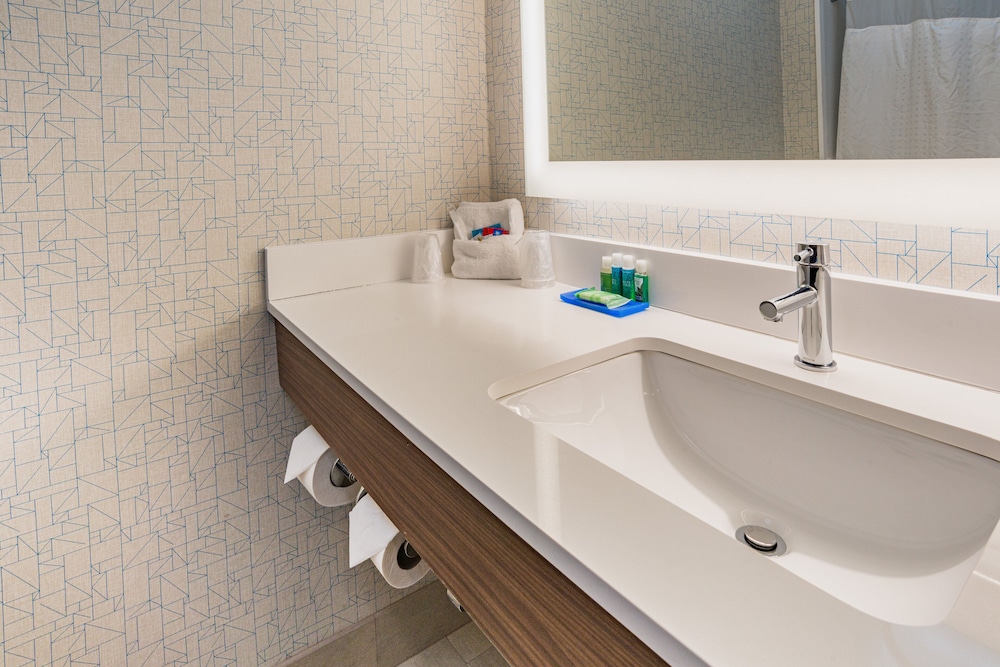 Holiday Inn Express Hotel & Suites Swansea by IHG - photo 16