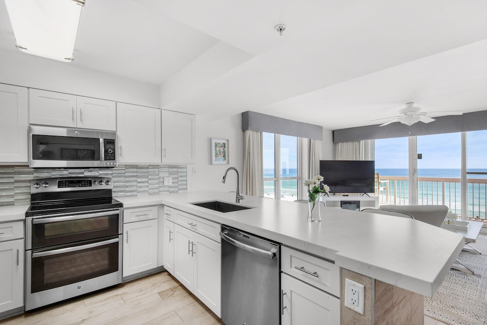Pelican Beach Resort 501 - photo 7