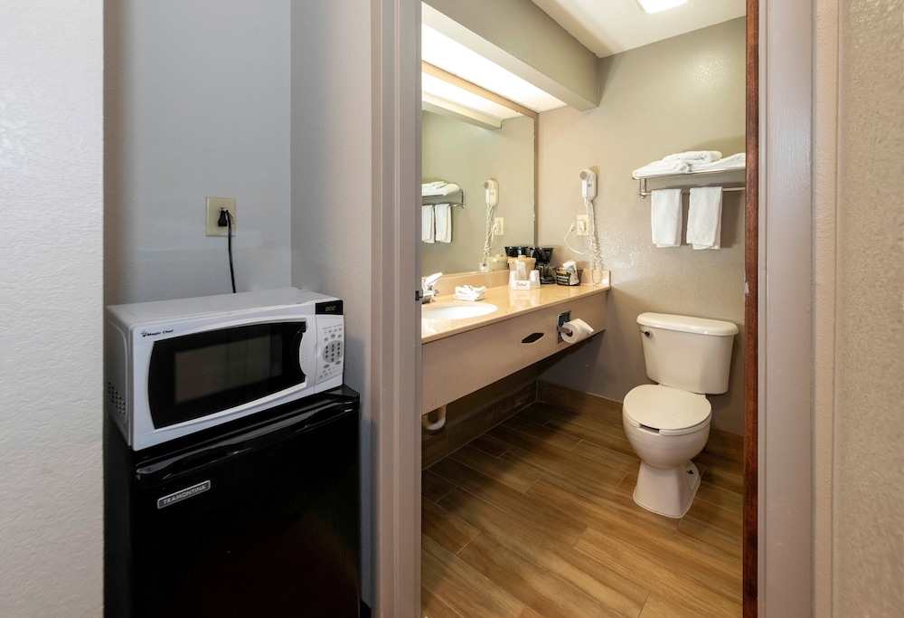 Red Roof Inn Atlanta Southeast Stockbridge - photo 35