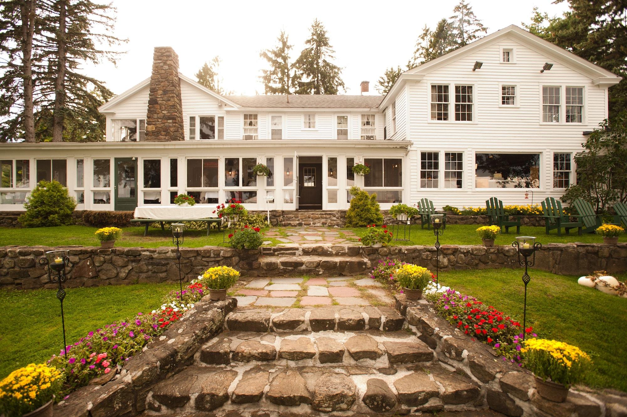 Top of the World Resort — hotel in Glens Falls