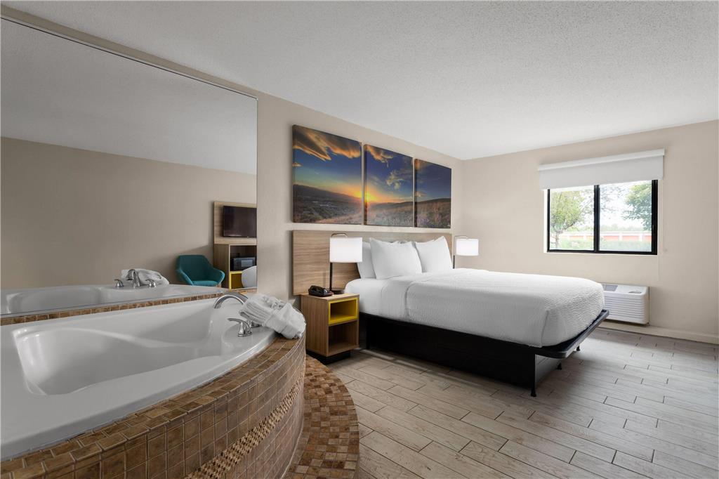 Days Inn and Suites by Wyndham Hammond IN - photo 17