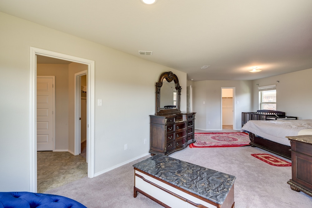 Texas Retreat w Patio Near Kayaking & Golfing in Fort Worth, United States