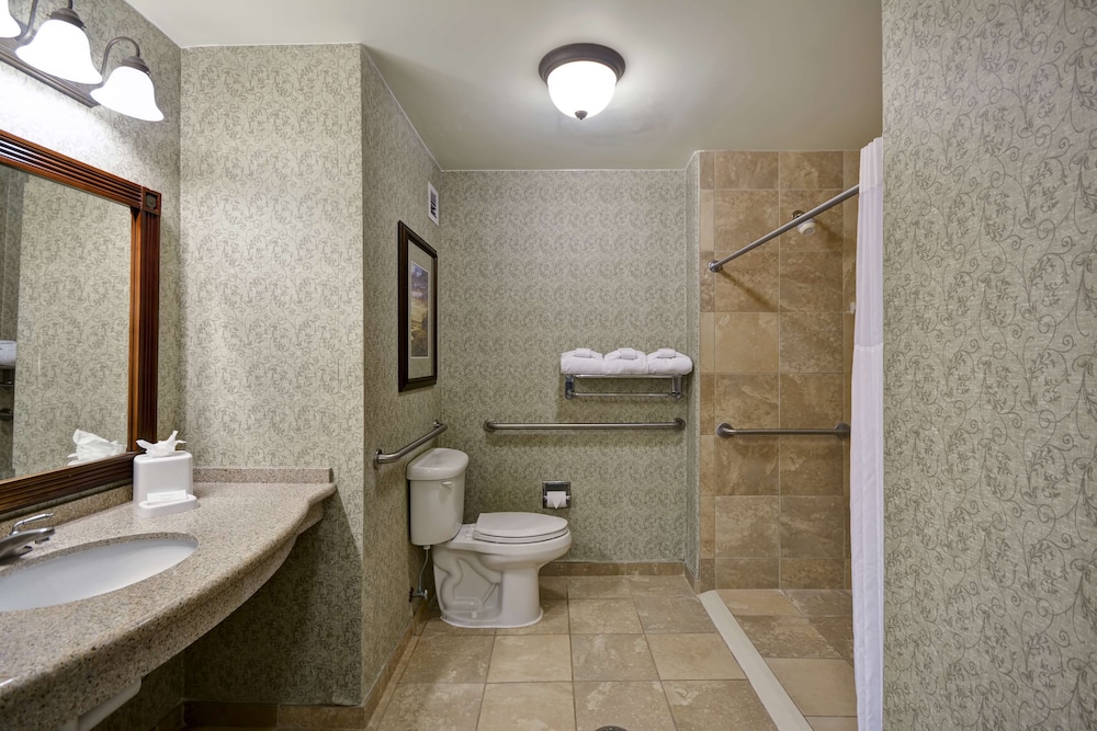 Hampton Inn and Suites Savannah Historic District - photo 44