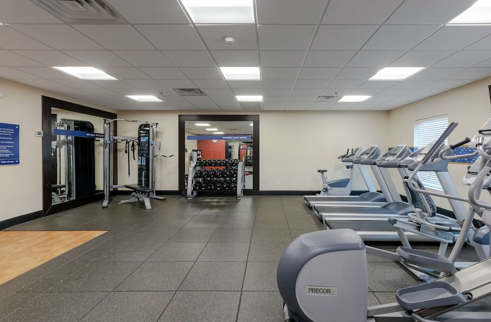 Hampton Inn Emerson LakePoint - photo 18