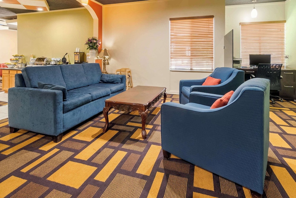 Quality Inn & Suites Lenexa Kansas City - photo 3