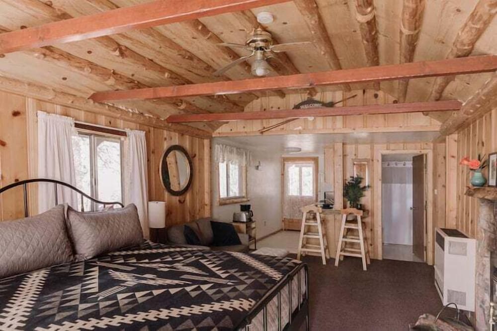 Moonlight Ridge - carbon neutral hotel in Mchenry