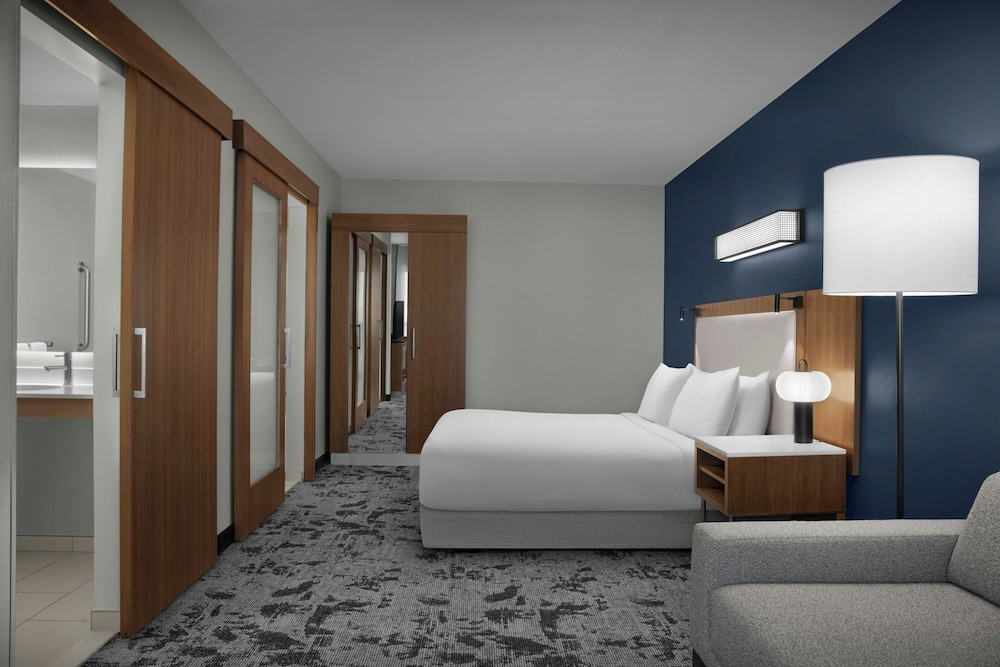 SpringHill Suites Savannah Downtown Historic District - photo 10