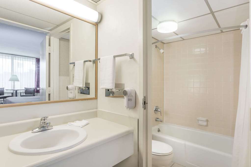 Super 8 by Wyndham Valdosta Mall - photo 13
