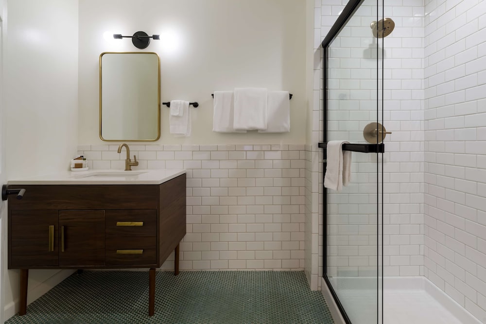 Signature Inn Oakland - photo 56