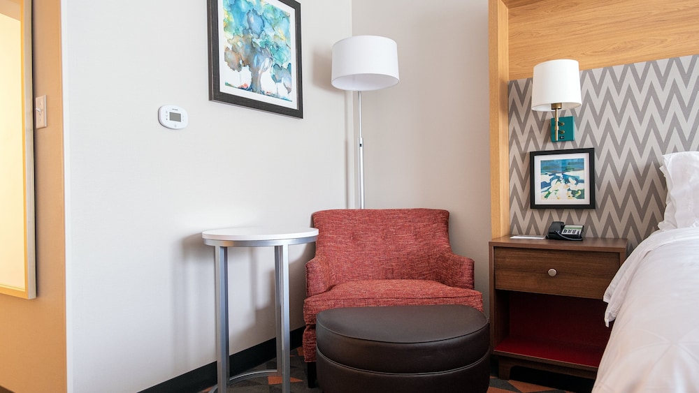 Holiday Inn and Suites Philadelphia W Drexel Hill - photo 17