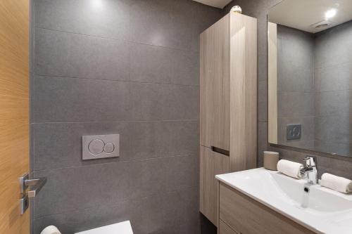 Centralgarve Beachfront with Pool Penthouse — 4-Star Luxury Hotel in Quarteira, Portugal