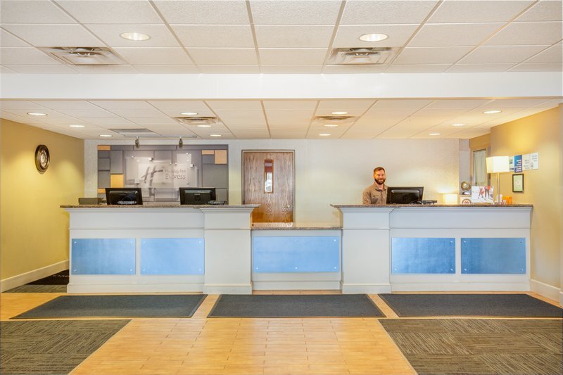 Holiday Inn Express in Hoge Hall On Ft. Leavenworth. - photo 11
