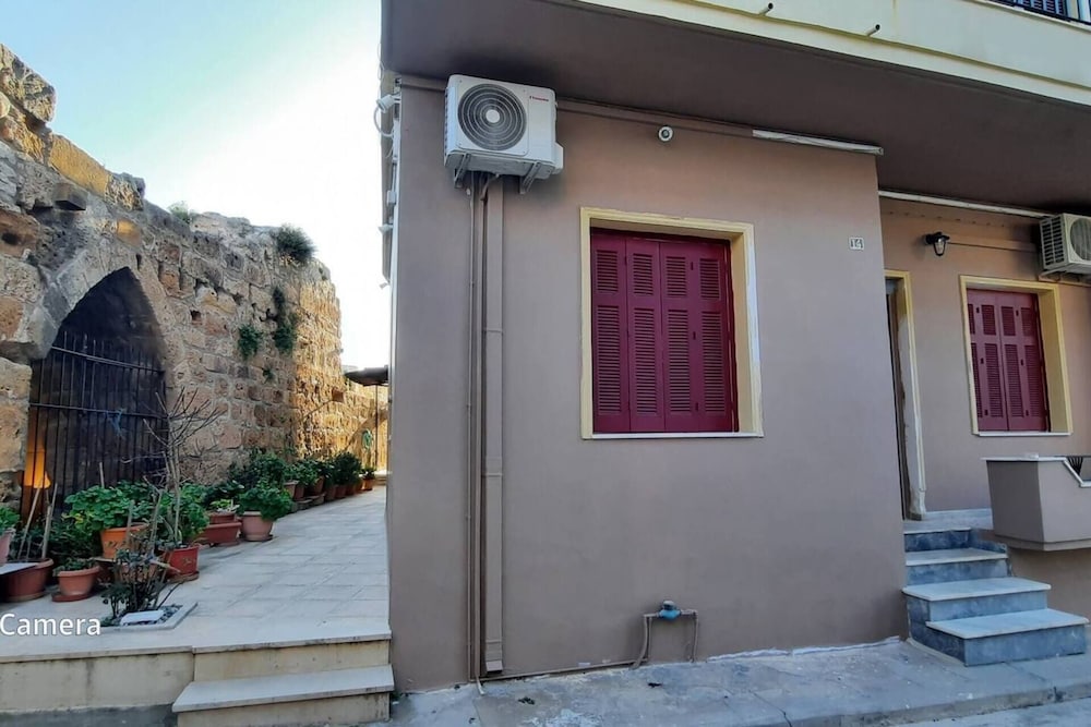 4 Guests Veneris Residence Apartment in Chania — 4-Star Luxury Hotel in Chania, Greece