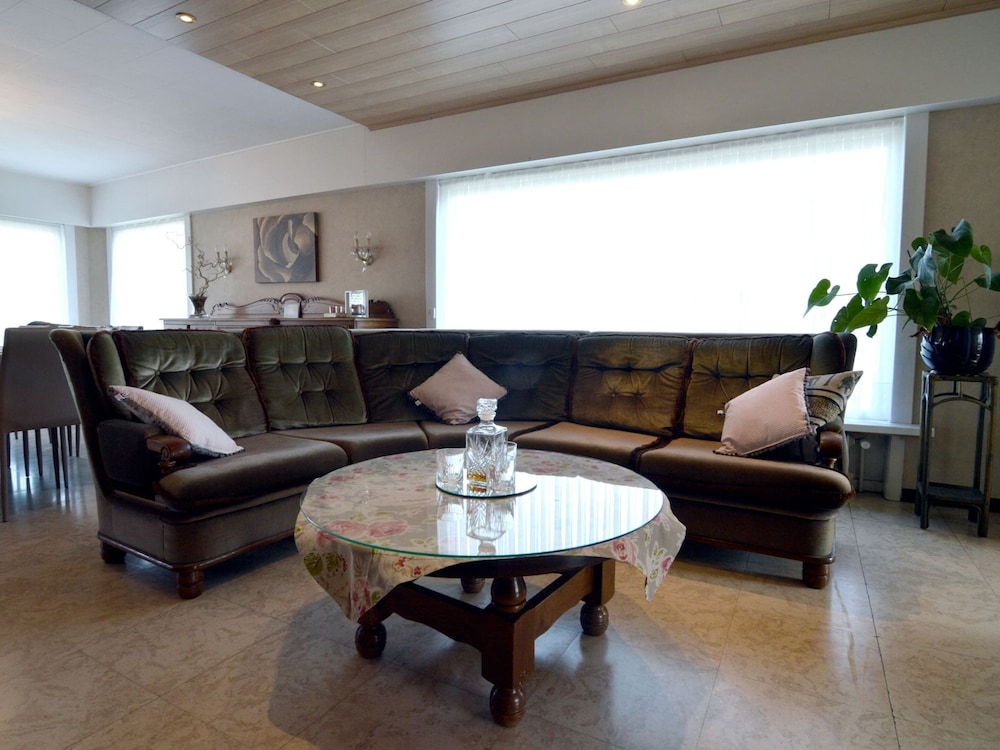 Family Home With Garden — 4-Star Luxury Hotel in Ruiselede, Belgium