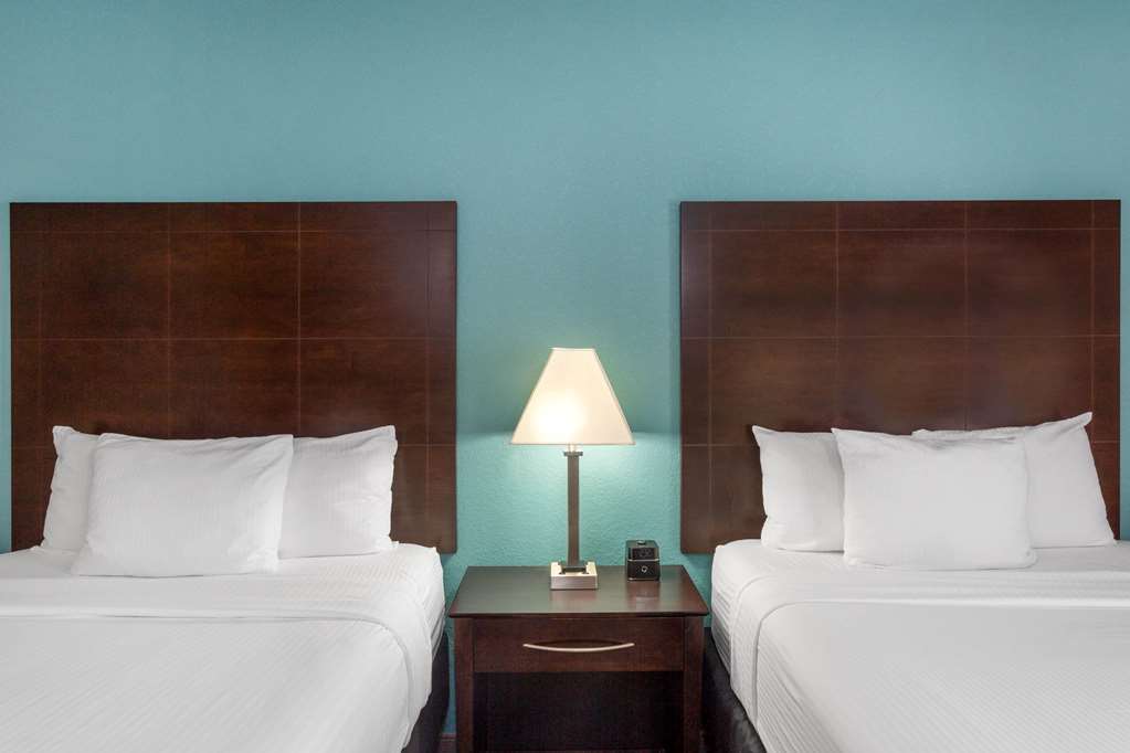 La Quinta Inn & Suites by Wyndham Sebring - photo 21