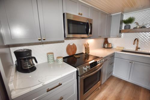 0407 Waters Edge Resort 1 Bedroom Condo by RedAwning - photo 15