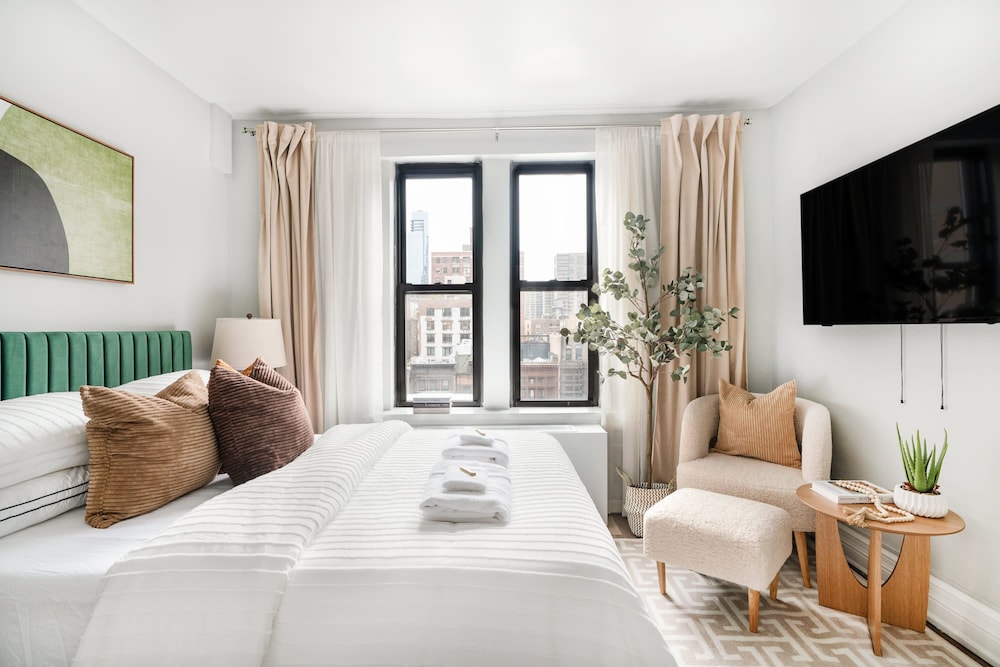 73 819 New Studio UWS Doorman Gym — 4-Star Luxury Hotel in New York City, United States