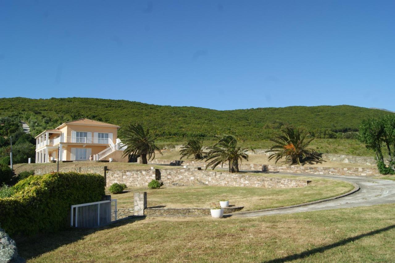 Vue Sur Mer Appartement Les Pins — 4-Star Luxury Hotel in Loury, France