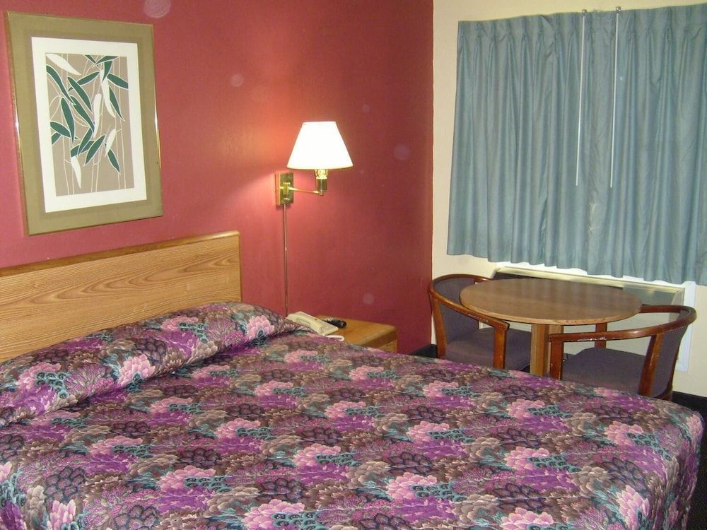 Cascade City Center Motel - photo 5
