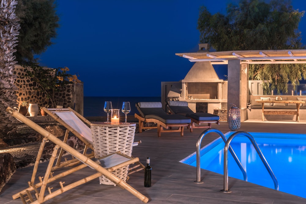 Damma Beachfront Luxury Villa — 4-Star Luxury Hotel in Agia Paraskevi, Greece