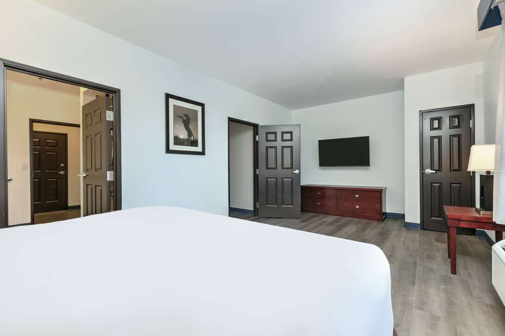 La Quinta Inn & Suites by Wyndham Fort Worth NE Mall - photo 25