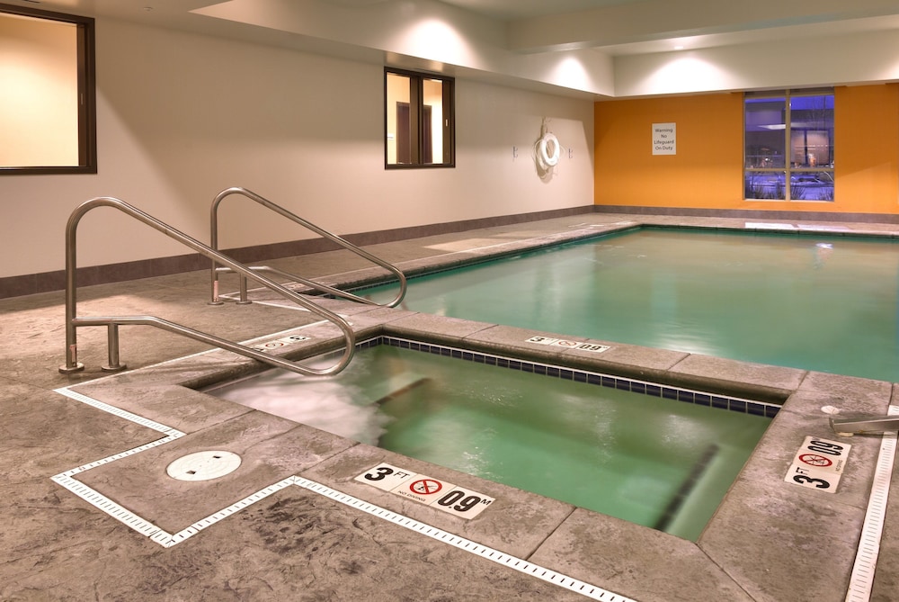 Holiday Inn Express and Suites Overland Park by IHG - photo 15
